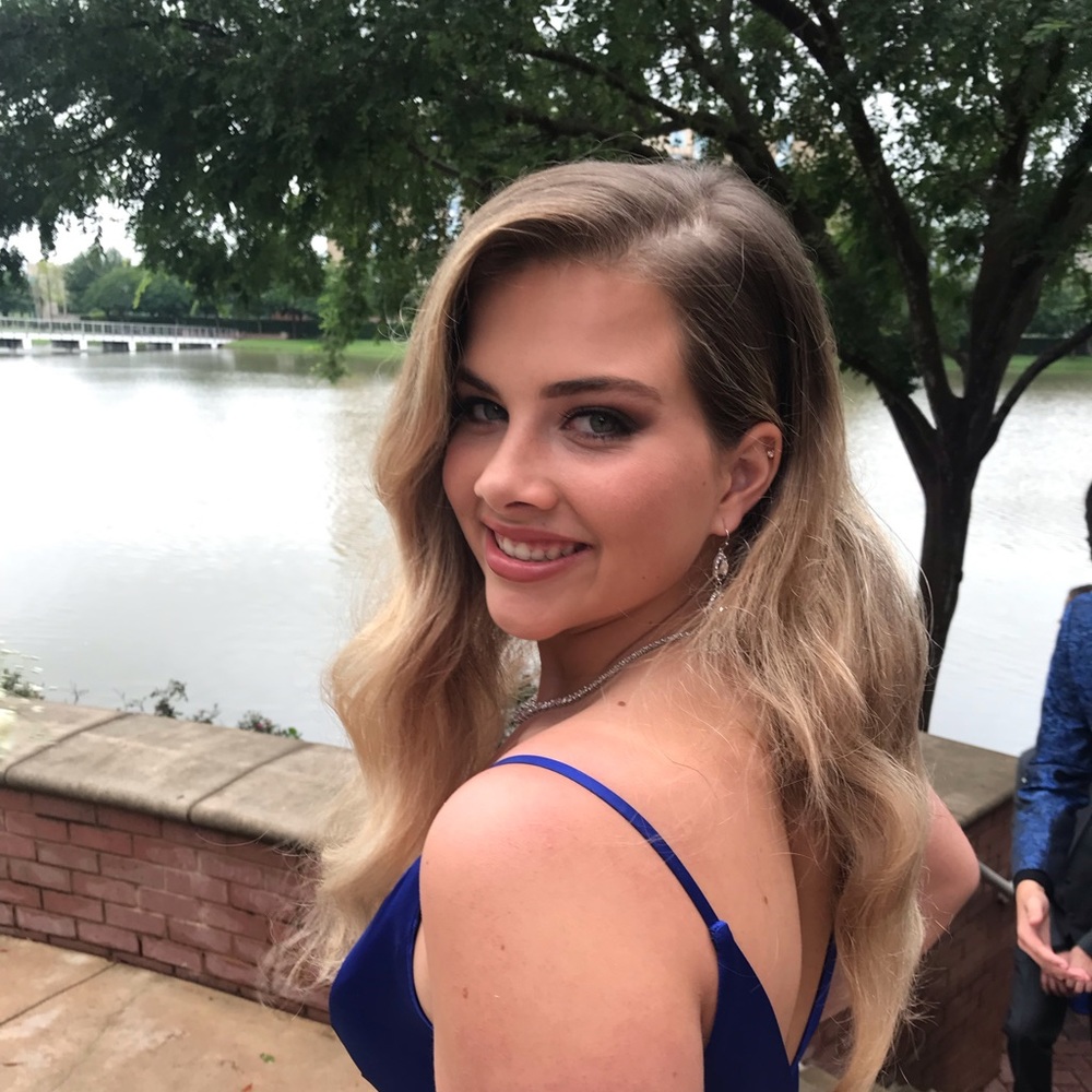 Meet your Posher, Elise
